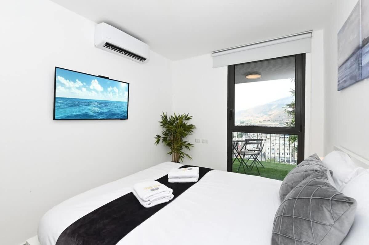 L.T.D- My View. 2 Bedroom Apartment By The Lake. 提比里亞 外观 照片
